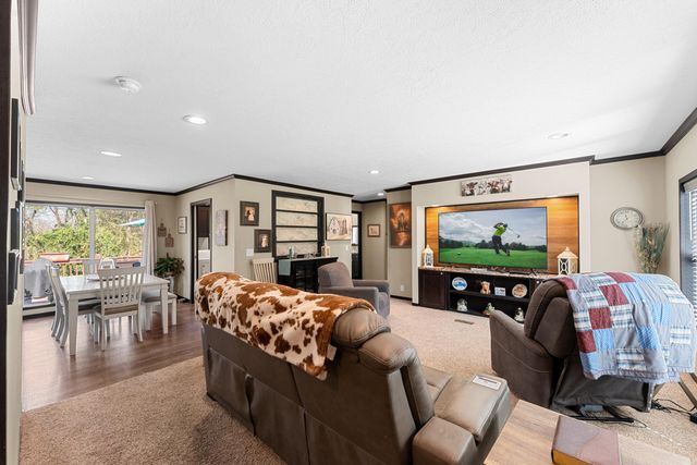 200 Lance Wood Drive, Kissee Mills, MO 65680