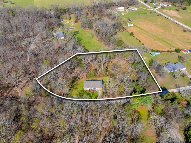 200 Lance Wood Drive, Kissee Mills, MO 65680