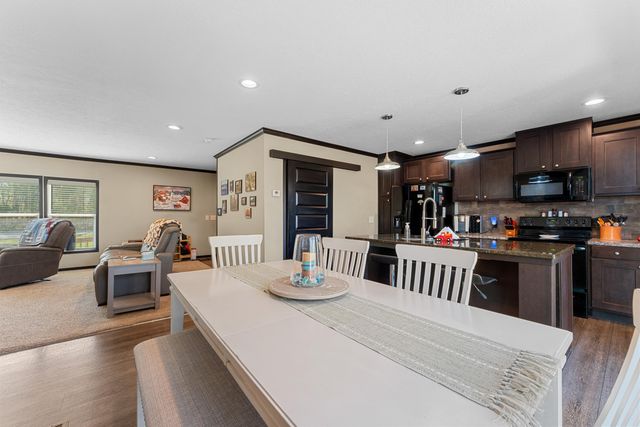 200 Lance Wood Drive, Kissee Mills, MO 65680