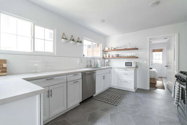 4851 Narragansett Ave, San Diego, CA 92107