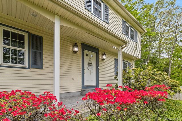 2 Watergate Drive, Amawalk, NY 10501