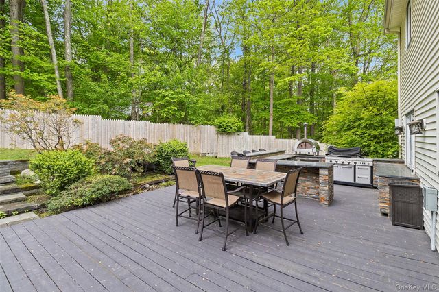 2 Watergate Drive, Amawalk, NY 10501