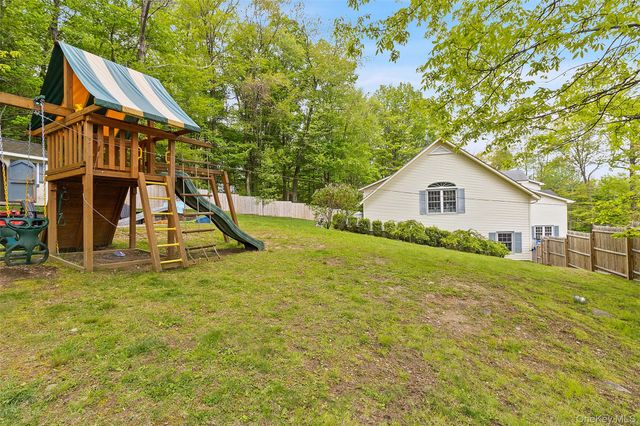 2 Watergate Drive, Amawalk, NY 10501