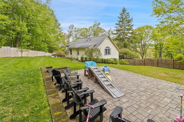 2 Watergate Drive, Amawalk, NY 10501