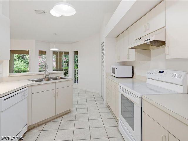 2305 Piccadilly Circus, Naples, FL 34112