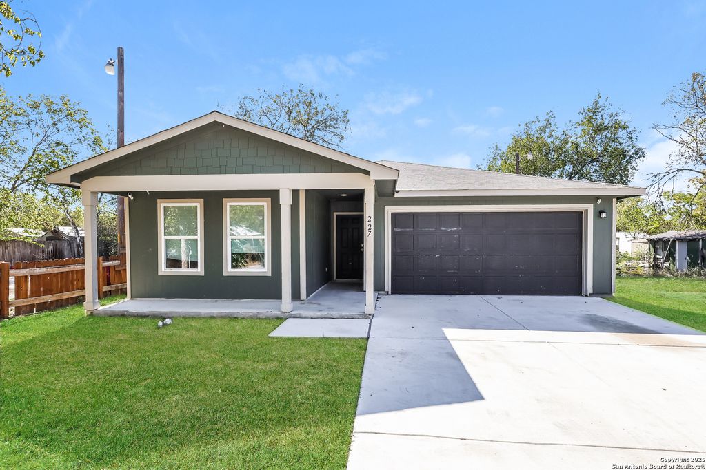 227 Lopez, Seguin, TX 78155