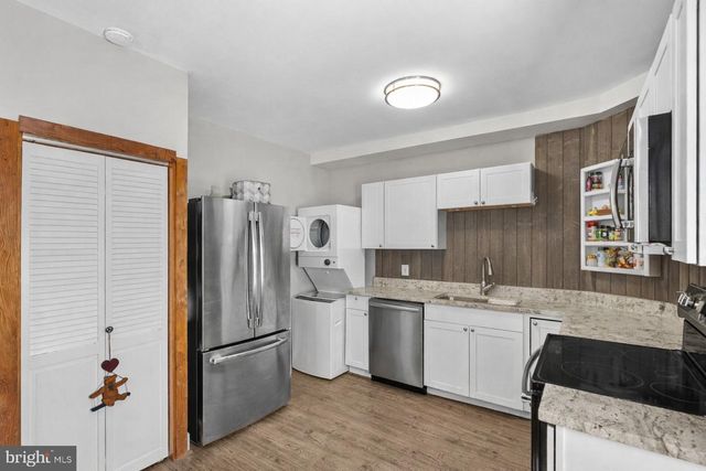 9 BURKE CIR, Hamilton, VA 20158