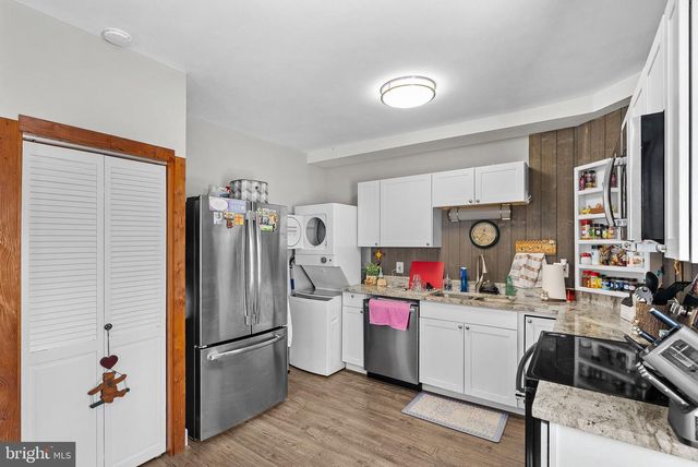 9 BURKE CIR, Hamilton, VA 20158