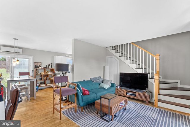 9 BURKE CIR, Hamilton, VA 20158