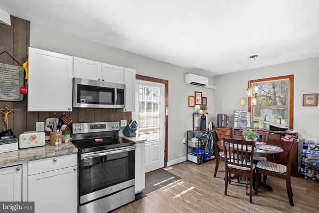 9 BURKE CIR, Hamilton, VA 20158