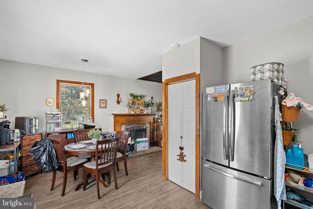 9 BURKE CIR, Hamilton, VA 20158