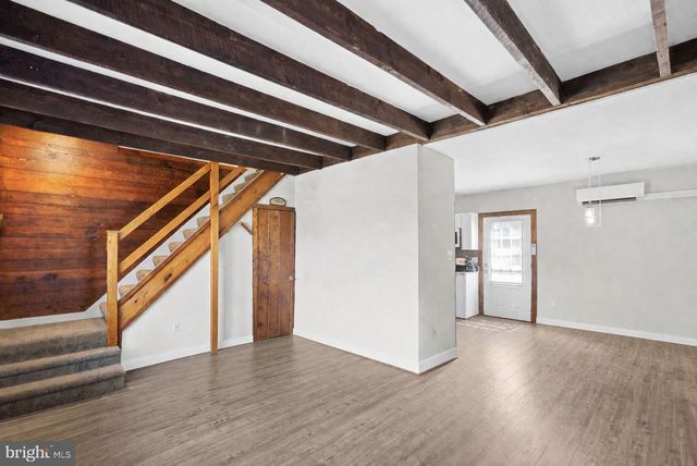 9 BURKE CIR, Hamilton, VA 20158
