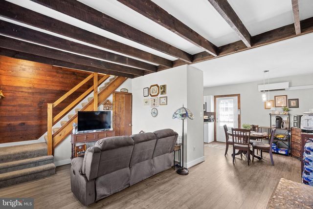 9 BURKE CIR, Hamilton, VA 20158