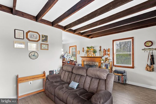 9 BURKE CIR, Hamilton, VA 20158