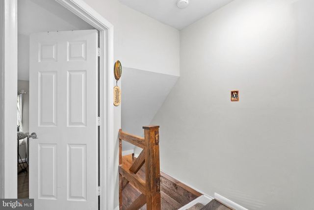 9 BURKE CIR, Hamilton, VA 20158