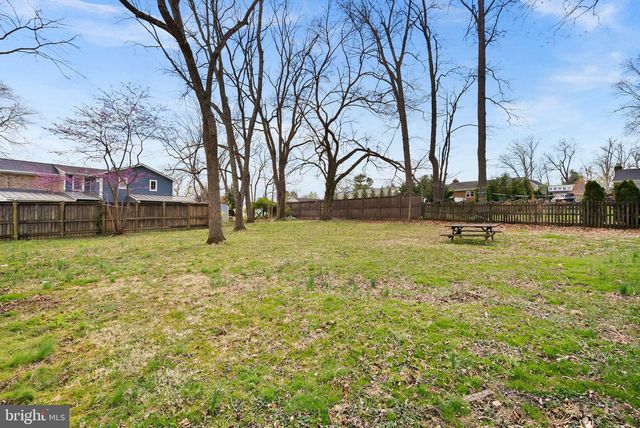 9 BURKE CIR, Hamilton, VA 20158