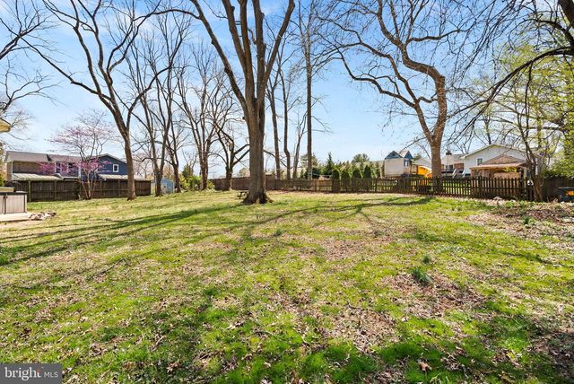 9 BURKE CIR, Hamilton, VA 20158