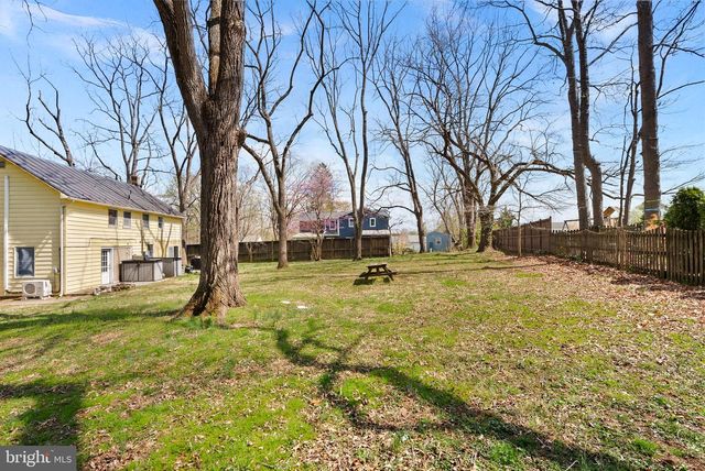 9 BURKE CIR, Hamilton, VA 20158