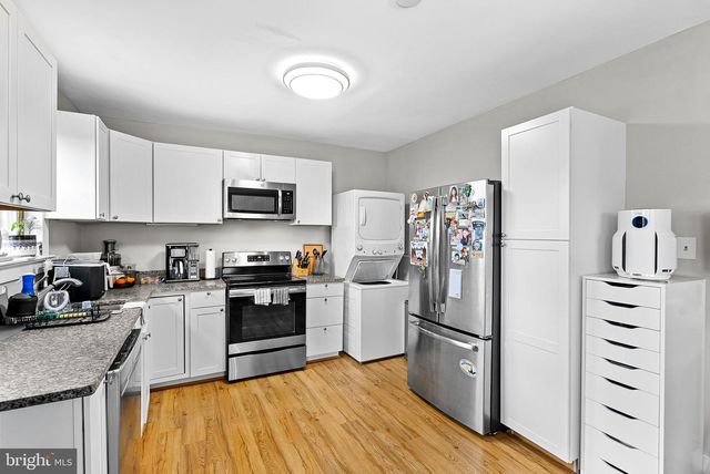 9 BURKE CIR, Hamilton, VA 20158