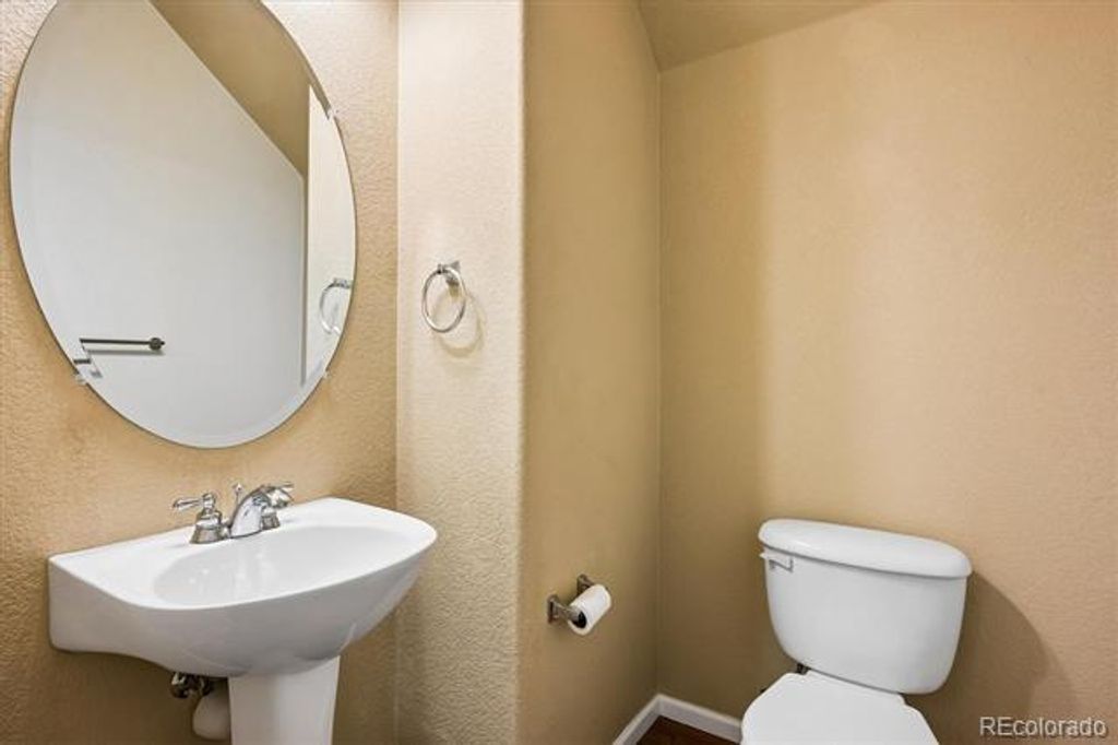 Image 10 of property listing at 8966 E Nichols Place, Centennial, CO 80112