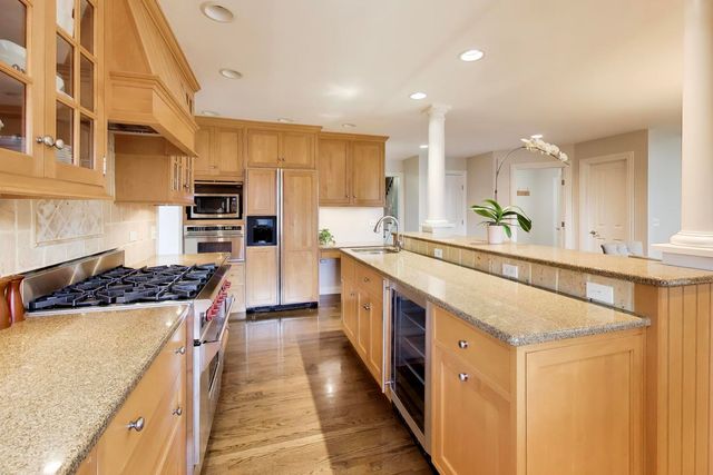 1317 W Grove Street, Arlington Heights, IL 60005