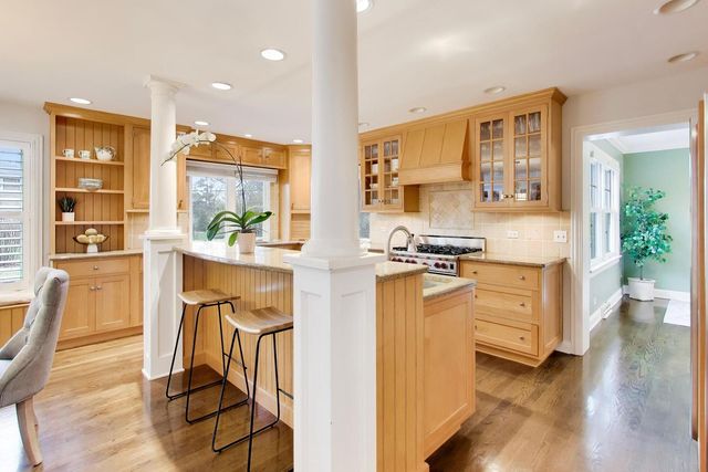 1317 W Grove Street, Arlington Heights, IL 60005