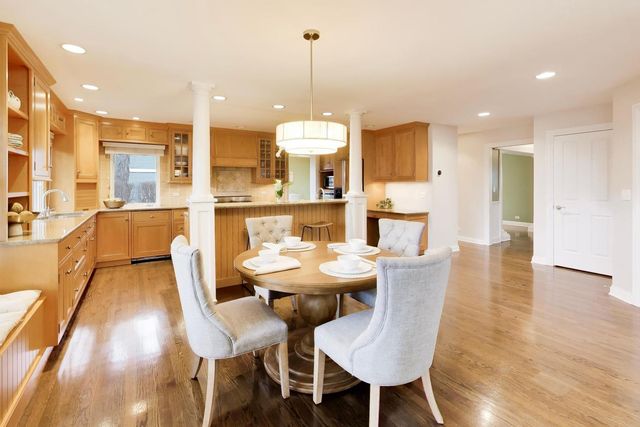 1317 W Grove Street, Arlington Heights, IL 60005