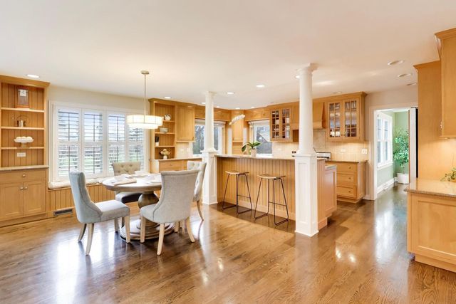 1317 W Grove Street, Arlington Heights, IL 60005