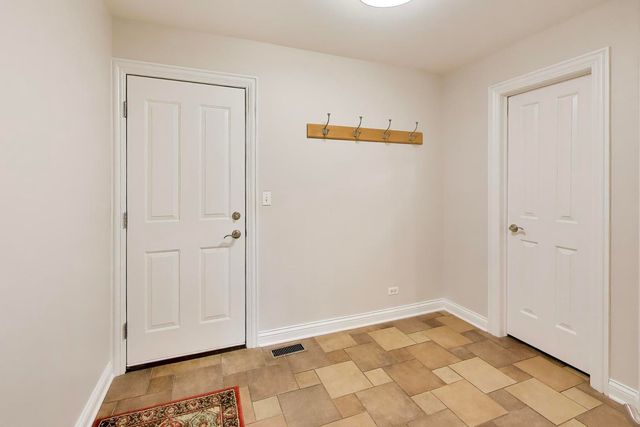 1317 W Grove Street, Arlington Heights, IL 60005