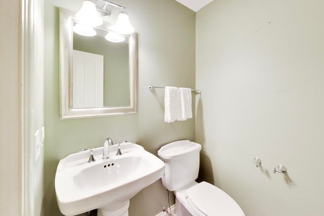 1317 W Grove Street, Arlington Heights, IL 60005