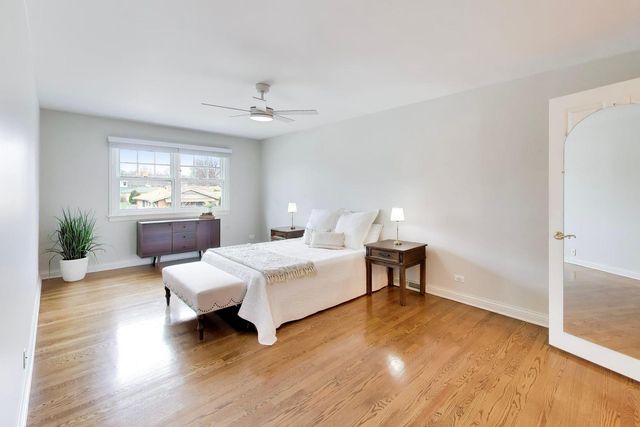 1317 W Grove Street, Arlington Heights, IL 60005