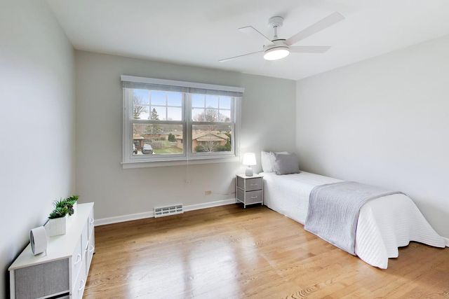 1317 W Grove Street, Arlington Heights, IL 60005