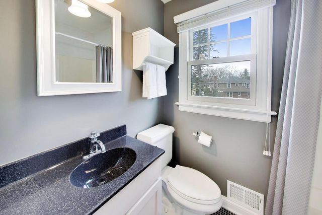 1317 W Grove Street, Arlington Heights, IL 60005