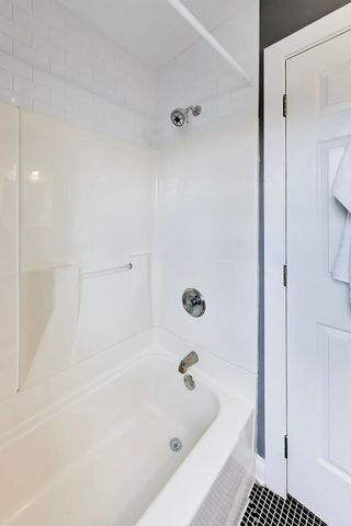 1317 W Grove Street, Arlington Heights, IL 60005