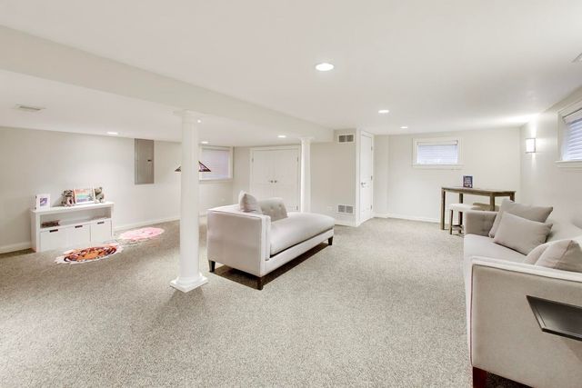 1317 W Grove Street, Arlington Heights, IL 60005