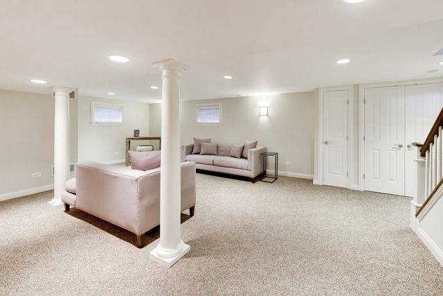 1317 W Grove Street, Arlington Heights, IL 60005