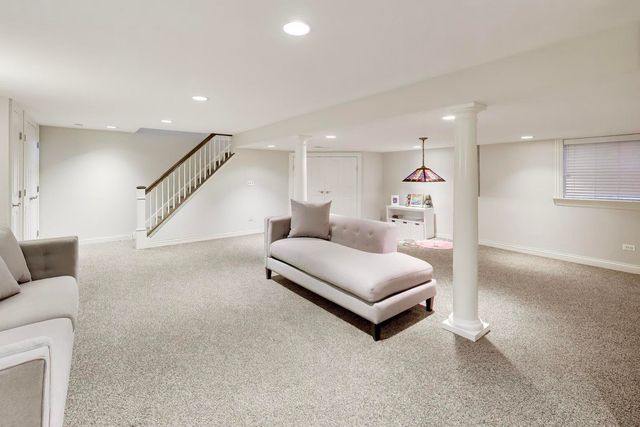 1317 W Grove Street, Arlington Heights, IL 60005