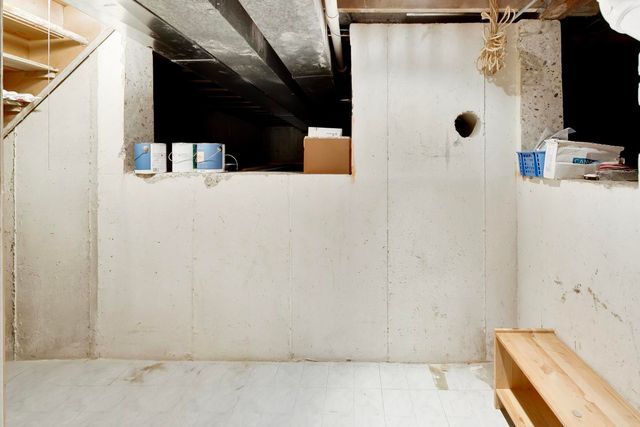 1317 W Grove Street, Arlington Heights, IL 60005