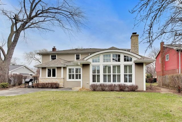 1317 W Grove Street, Arlington Heights, IL 60005