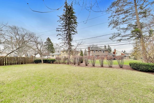 1317 W Grove Street, Arlington Heights, IL 60005