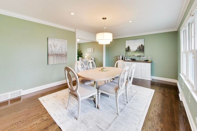 1317 W Grove Street, Arlington Heights, IL 60005