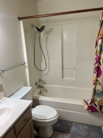 281 N Laramie Circle, Pilot Point, TX 76258