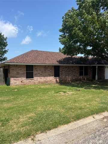 281 N Laramie Circle, Pilot Point, TX 76258