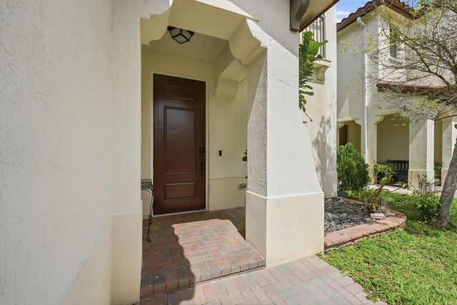 3564 SW 92nd Avenue, Pembroke Pines, FL 33025