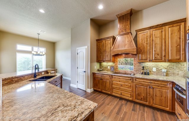 137 EDEN XING, Adkins, TX 78101