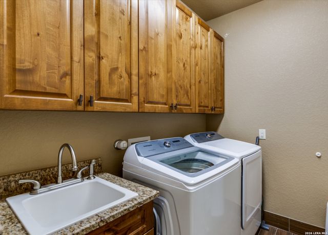 137 EDEN XING, Adkins, TX 78101