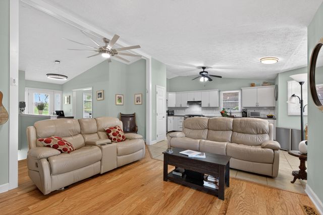 1136 Chinoe Road, Lexington, KY 40502