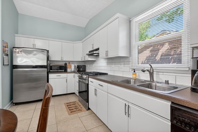 1136 Chinoe Road, Lexington, KY 40502