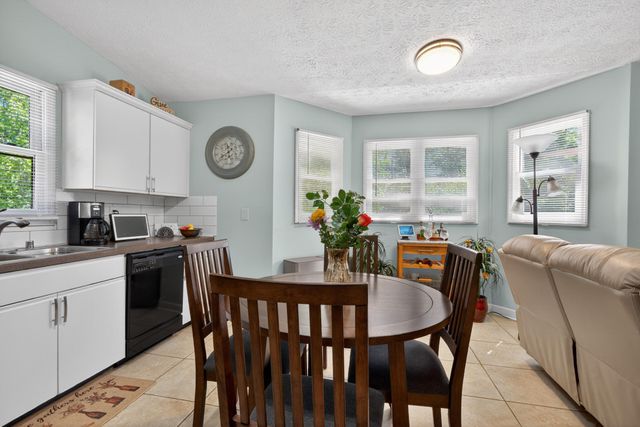 1136 Chinoe Road, Lexington, KY 40502