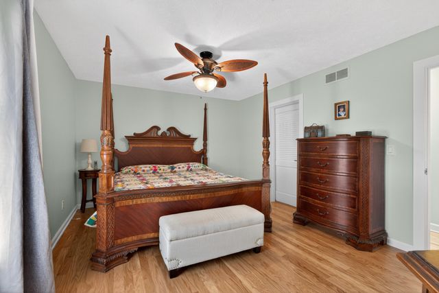 1136 Chinoe Road, Lexington, KY 40502